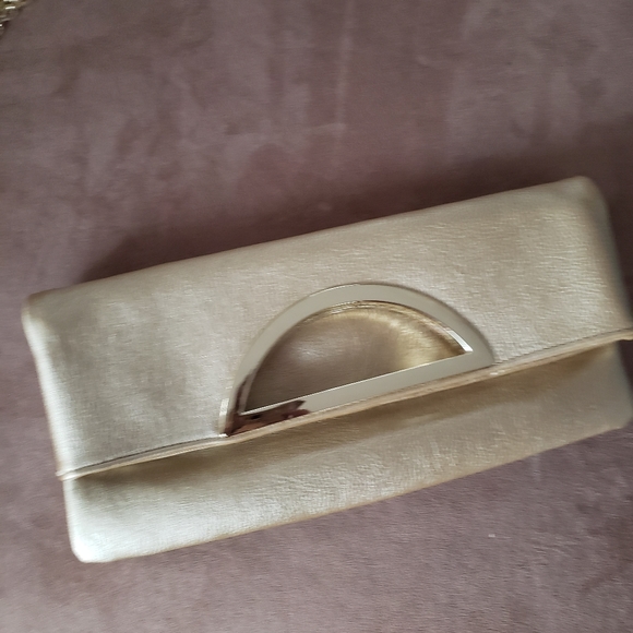 Gold Clutch with removable chain - Picture 2 of 5